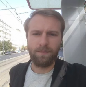 ShopifyストアのSMSマーケティングを最大限に活用するための5つのヒント oleksii photo másolat 297x300 - 5 Tips to Get the Most out of SMS Marketing for Shopify Stores