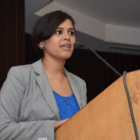 Esha Shekhar, Ungender