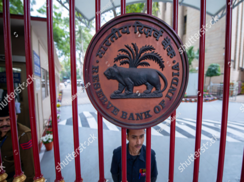 중앙 은행은 2022년 10월 3일까지 문서에 대한 일반 대중의 의견을 구했습니다. 토론 문서는 인도의 지불 시스템을 P2P 거래와 P2M 거래의 두 가지 범주로 분류했습니다. 중앙 은행은 광범위한 카드 거래에 대한 MDR에서 UPI 거래에 대한 청구까지 문제