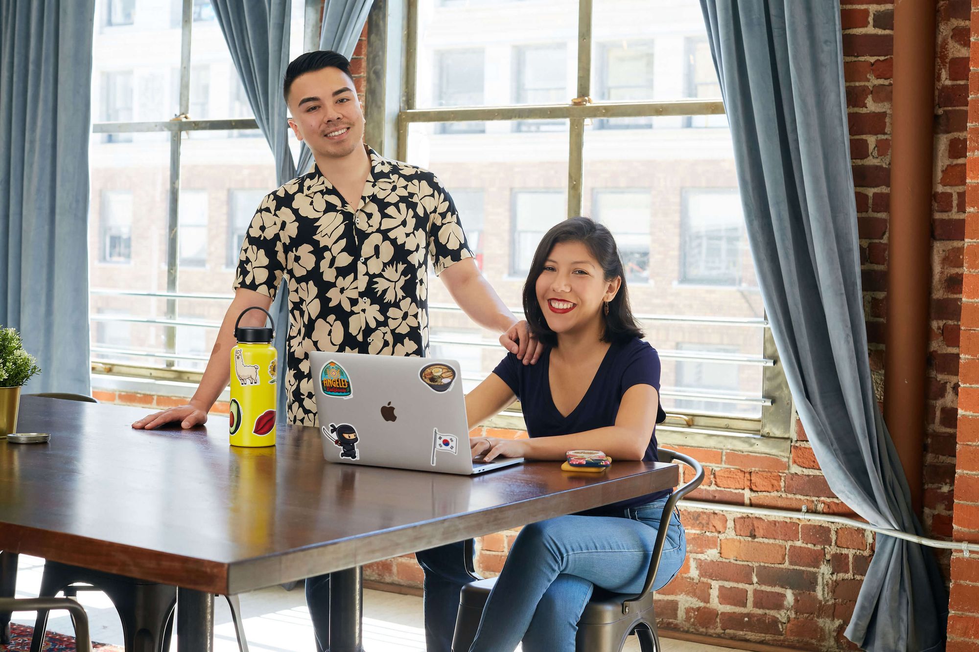 在西班牙裔传统月期间支持 15 家拉丁裔和拉丁裔拥有的企业 空白标签公司的博客照片。创始人