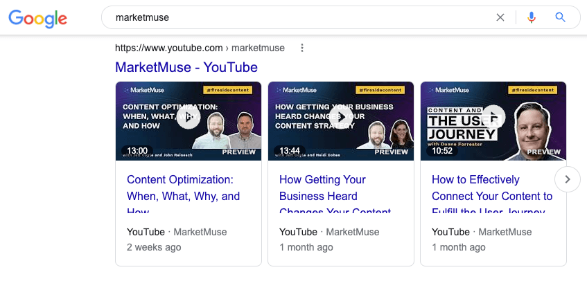 MarketMuse resmi YouTube kanalından üç videonun küçük resmini ve başlığını gösteren YouTube kutulu Google SERP.