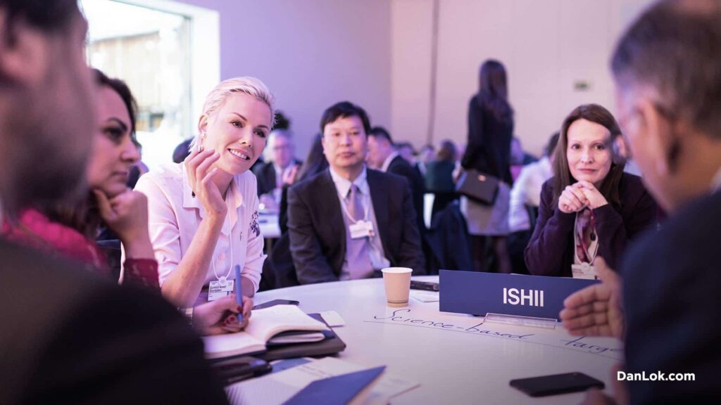 Réseautage lors d'un événement de réseautage