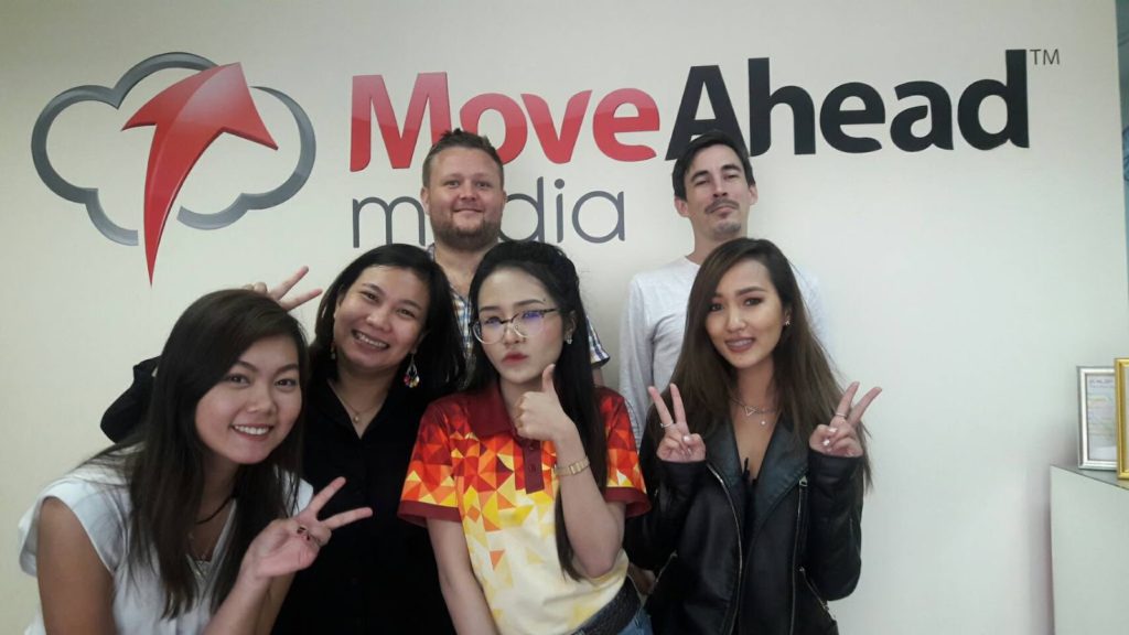 Move Ahead Media のチームとダニエル