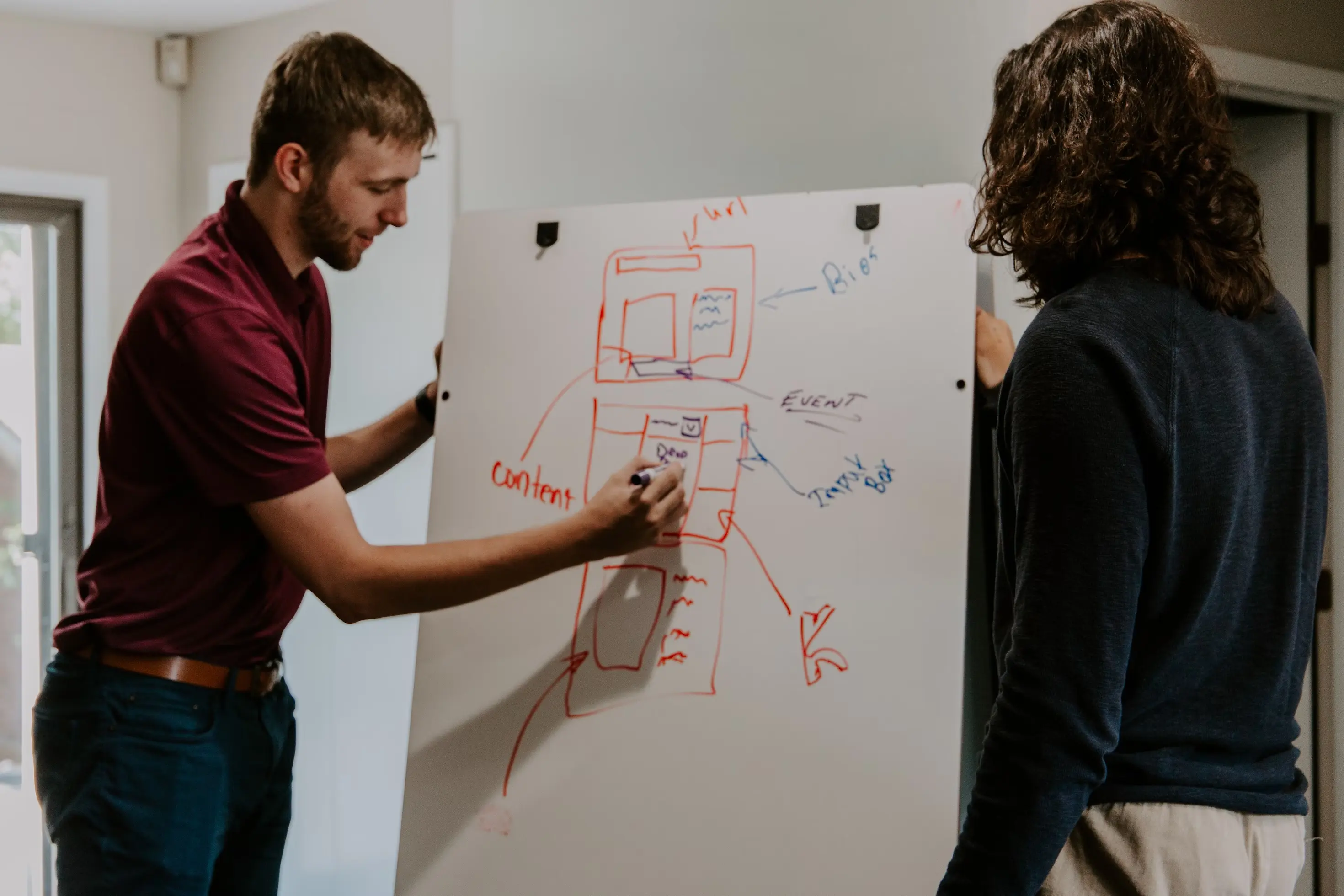 L'élève écrit au tableau lors d'un séminaire