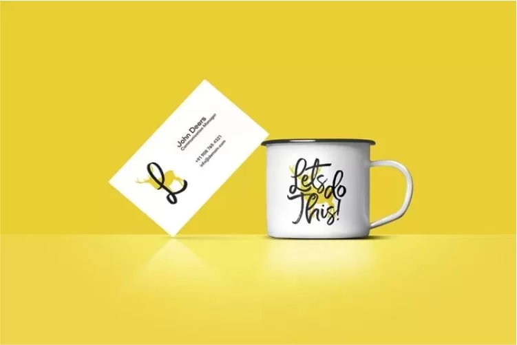 Cartão de visita e modelo de xícara de café