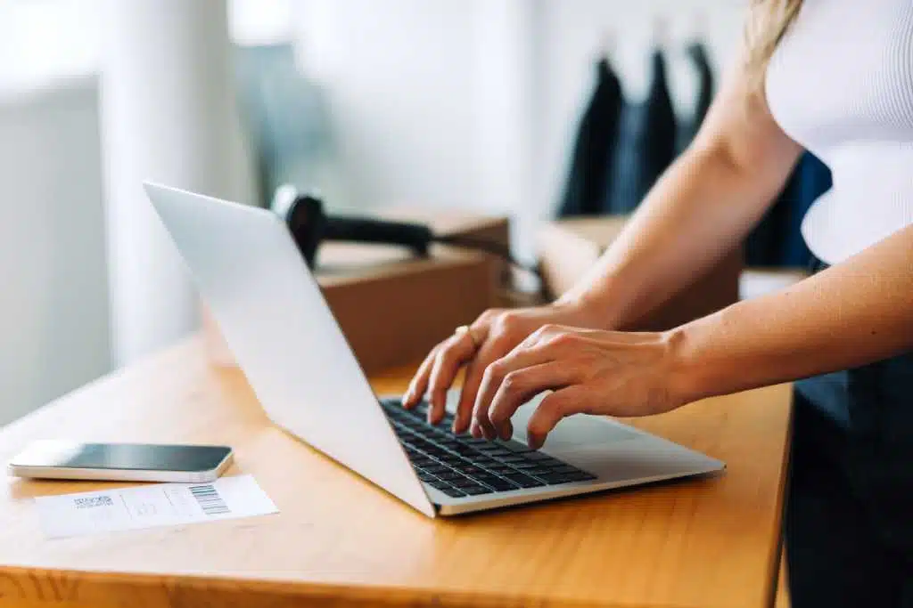 전자 상거래 플랫폼을 사용하는 사업주