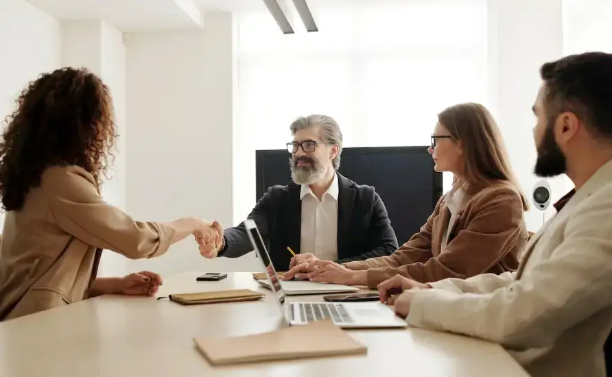 conduzindo-entrevista-candidato