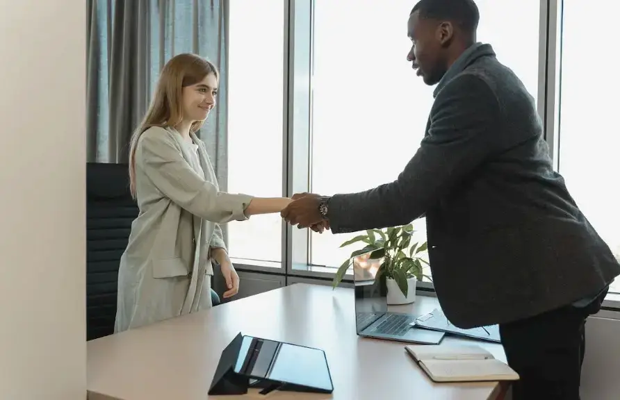 estendendo uma oferta de emprego