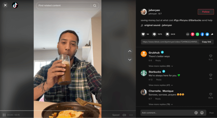 影片中的 TikToker 自己煮咖啡，並寫了一個標題：“省錢，但要付出什麼代價”，並提到了星巴克。咖啡品牌回應稱，他們永遠在您身邊，並添加了綠心表情符號以表達支持。