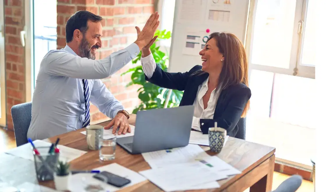 właściciel-firmy, dzielenie się-sukcesem