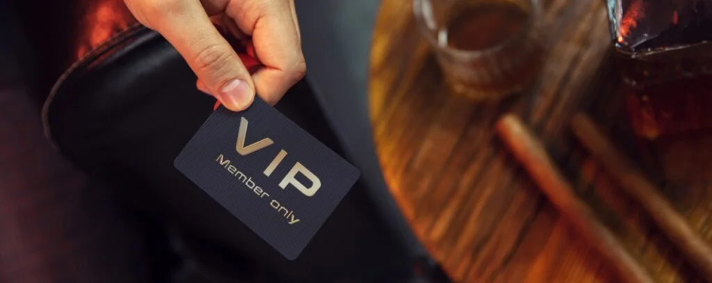 サブスクリプションモデル - VIP会員の会員カードお渡し |簡単アフィリエイト Subscription model - VIP member handing over membership card