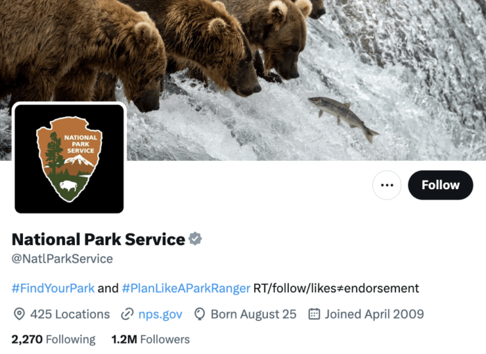 La biographie Twitter du National Park Service comprend deux hashtags, dont le hashtag Find Your Park et le hashtag Plan Like a Park Ranger.