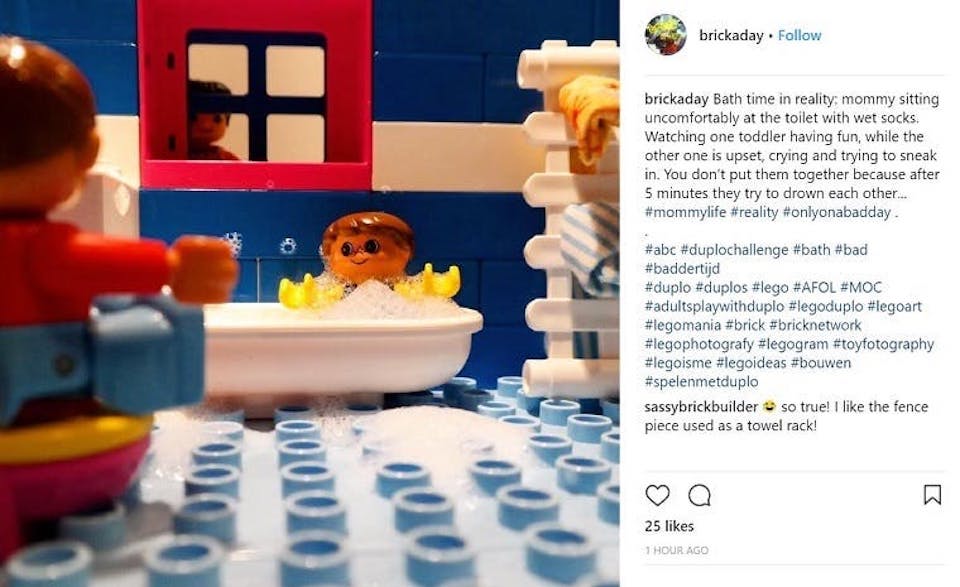 ผู้ใช้โพสต์รูปภาพในบัญชี Instagram ของรายการท้าทาย Lego duplo block ซึ่งแสดงให้เห็นฉากที่เกี่ยวข้องกับแม่พยายามอาบน้ำให้ลูกน้อยของเธอ