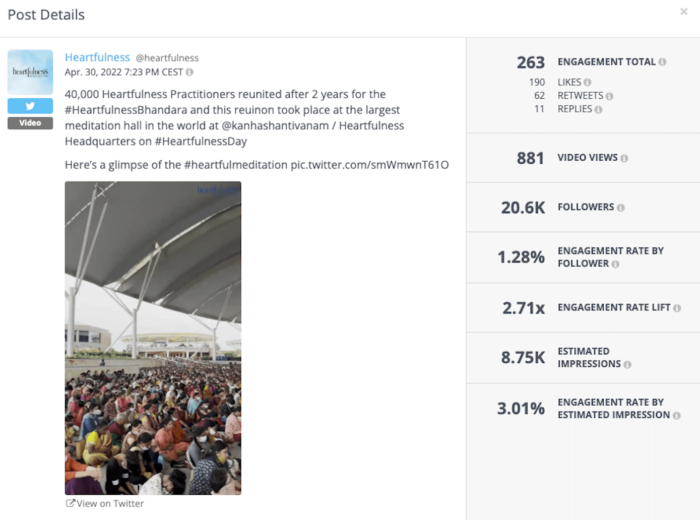 Top-Nonprofit-Organisation auf Twitter „Heartfulness“ mit einer Videomontage von 40.000 versammelten Praktizierenden, die gemeinsam meditieren