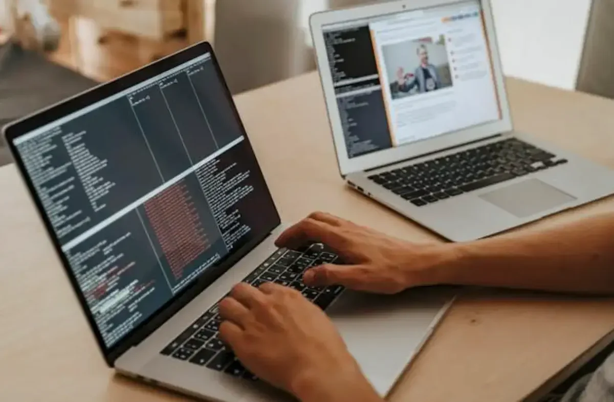 corrigindo bugs no código-fonte do software