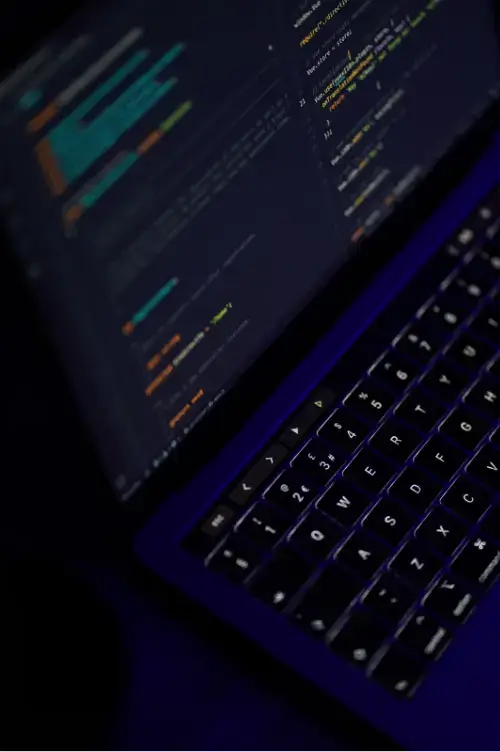 บรรทัดของรหัสบนแล็ปท็อป