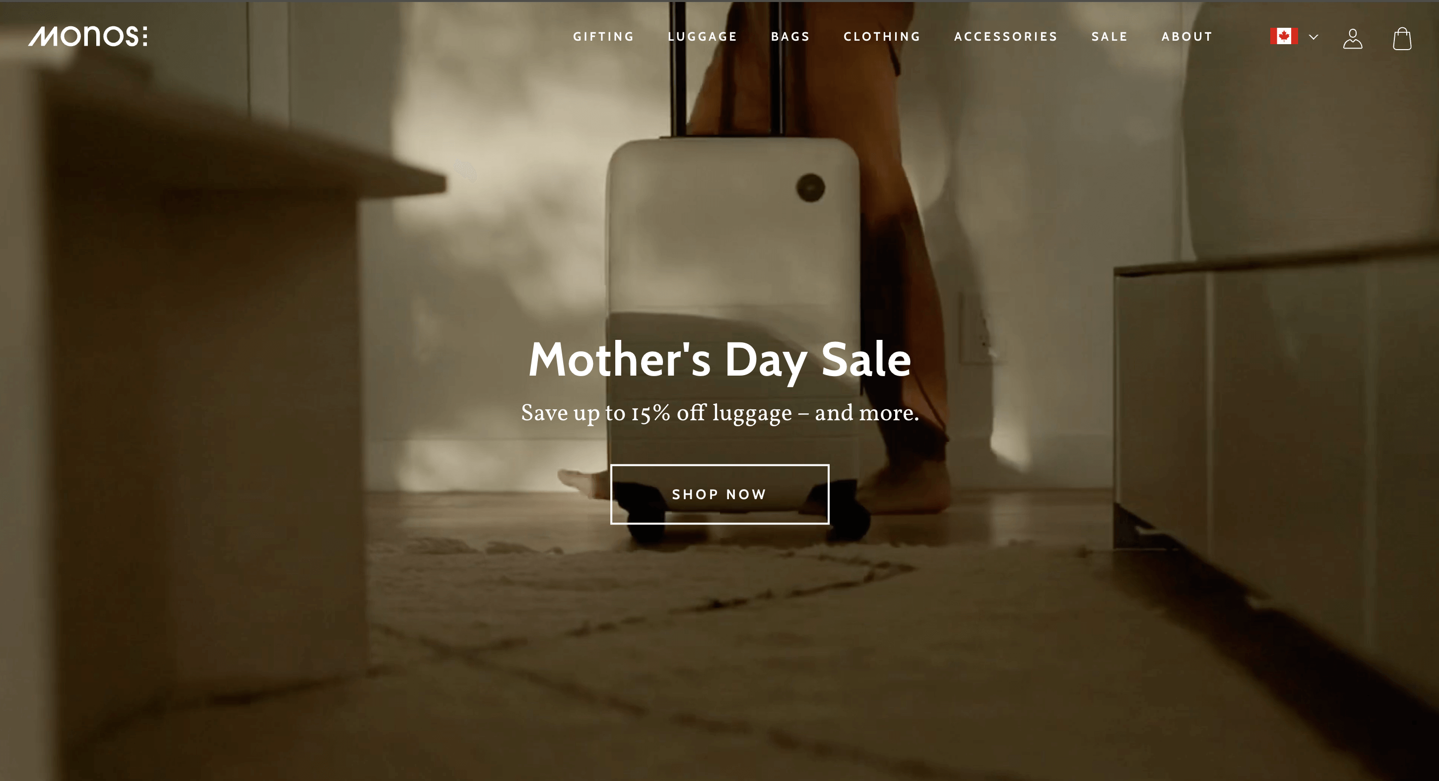 O captură de ecran a paginii de pornire a lui Monos care arată una dintre valizele sale moderne de mână.
