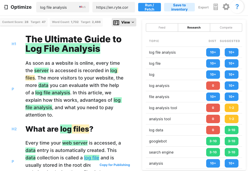 Aplikacja MarketMuse Optimize pokazująca docelową liczbę słów i wynik treści oraz sugerowane powiązane tematy.