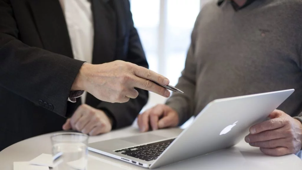 一位 seo 顾问向初创公司所有者展示他的指标