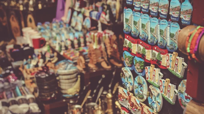 Peste 25 de idei de afaceri în Uttarakhand de încercat în 2022 14 Souvenir Shop