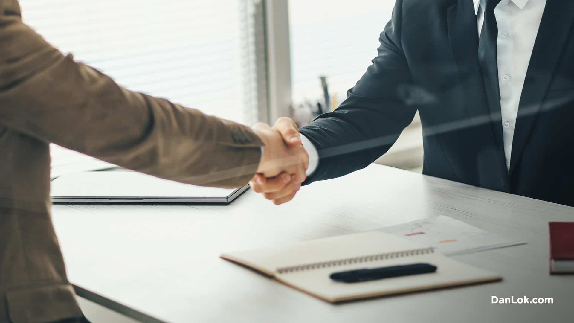 พันธมิตรทางธุรกิจจับมือกัน