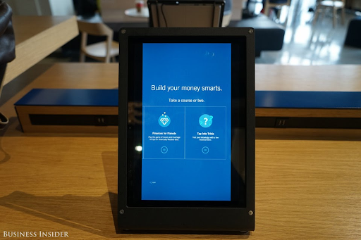 Планшет в Capital One Cafe