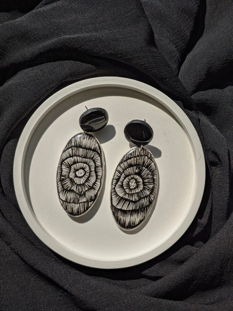 ขายเครื่องประดับทำมือออนไลน์