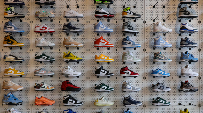 Comment devenir un revendeur prospère : un guide complet 2 sneakers store example